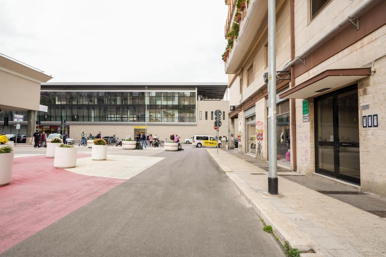 Mediterranea Apartment- Central Station - Free Wifi&Netflix Bari Esterno foto