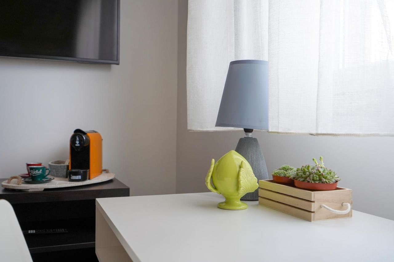 Mediterranea Apartment- Central Station - Free Wifi&Netflix Bari Esterno foto